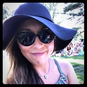 Meet your Posher, Zenaida.